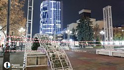 На челябинской Кировке начали установку новогодней иллюминации
