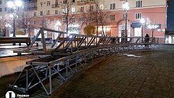 На челябинской Кировке начали установку новогодней иллюминации