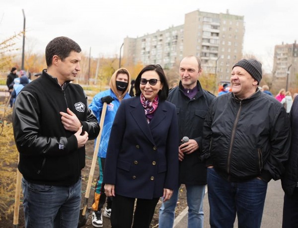 В челябинском парке «Дружба» заложили аллею спортсменов