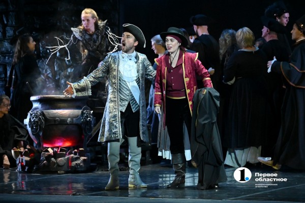 «Бал-маскарад» в Челябинском театре оперы и балета: эффектное и праздничное начало сезона «Бал-маскарад» в Челябинском театре оперы и балета: эффектное и праздничное начало сезона