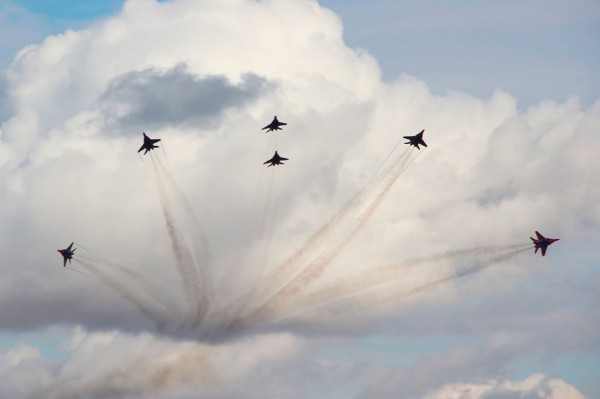 Жители Челябинска засняли воздушное шоу «Стрижей» ФОТО, ВИДЕО