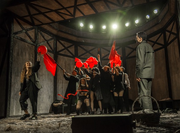 Почем нынче девственность и честь: в челябинском театре состоялась премьера пьесы Шекспира Почем нынче девственность и честь: в челябинском театре состоялась премьера пьесы Шекспира