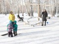 
В Челябинске появился мини-парк качелей                    