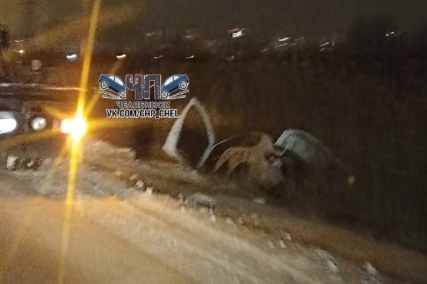 Такси вылетело в кювет в Челябинске Такси вылетело в кювет в Челябинске