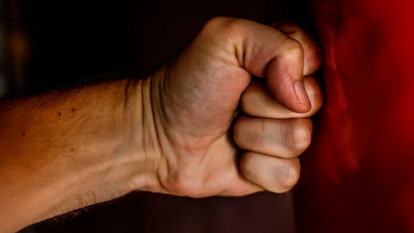 Мужчина в Челябинской области убил жену на глазах у детей и избежал тюрьмы