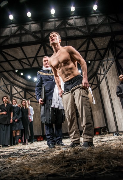 Почем нынче девственность и честь: в челябинском театре состоялась премьера пьесы Шекспира Почем нынче девственность и честь: в челябинском театре состоялась премьера пьесы Шекспира