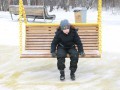 
В Челябинске появился мини-парк качелей                    