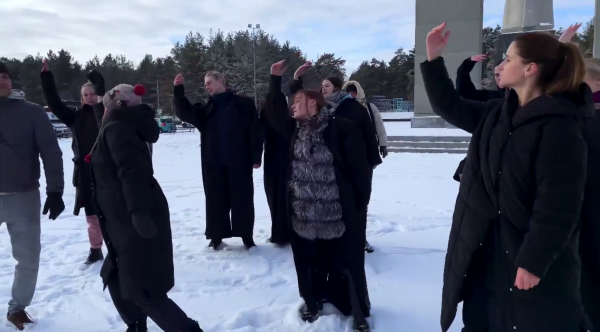 В Челябинске прошёл танцевальный флешмоб в честь 200-летия Достоевского