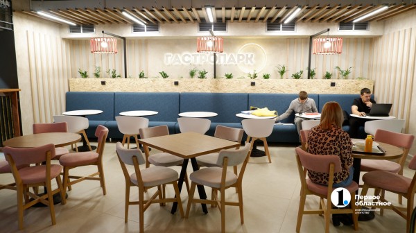 На набережной Челябинска запустили «Гастропарк». Репортаж из фуд‑молла На набережной Челябинска запустили «Гастропарк». Репортаж из фуд‑молла