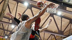 «Челбаскет» уступил с крупным счетом дома «Русичам» из Курска «Челбаскет» уступил с крупным счетом дома «Русичам» из Курска