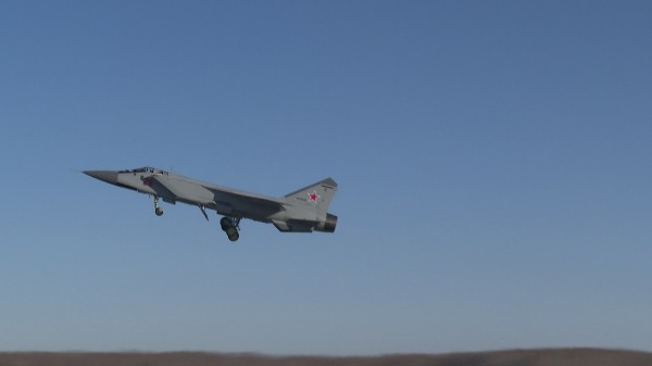 Тысячи литров в минуту: дозаправку самолетов устроили в небе над Челябинском Тысячи литров в минуту: дозаправку самолетов устроили в небе над Челябинском