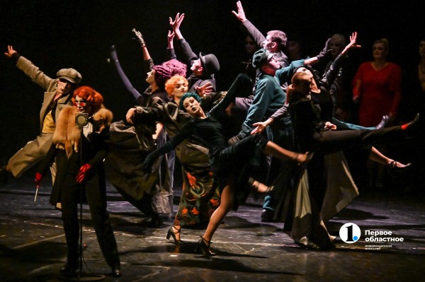 В челябинском Театре драмы состоялась премьера кабаре по мотивам «12 стульев» В челябинском Театре драмы состоялась премьера кабаре по мотивам «12 стульев»