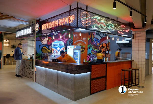 На набережной Челябинска запустили «Гастропарк». Репортаж из фуд‑молла На набережной Челябинска запустили «Гастропарк». Репортаж из фуд‑молла