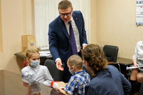 Алексей Текслер принял граждан в региональном отделении «Единой России» Алексей Текслер принял граждан в региональном отделении «Единой России»