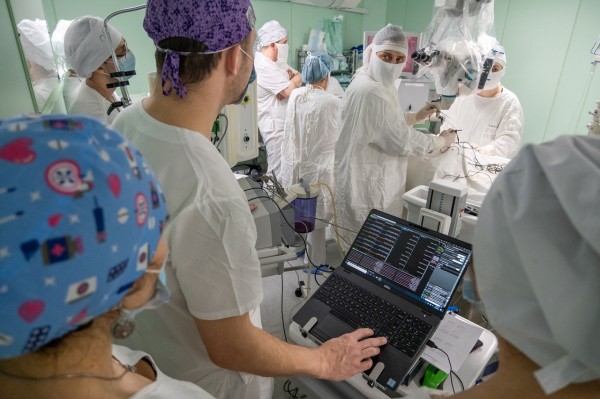 «Прозванивают» нервы: врачи в Челябинске делают нейрооперации детям с ДЦП