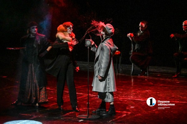 В челябинском Театре драмы состоялась премьера кабаре по мотивам «12 стульев» В челябинском Театре драмы состоялась премьера кабаре по мотивам «12 стульев»