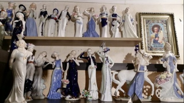 Коллекцию фарфоровых фигурок продают в Челябинске за 3 миллиона рублей Коллекцию фарфоровых фигурок продают в Челябинске за 3 миллиона рублей