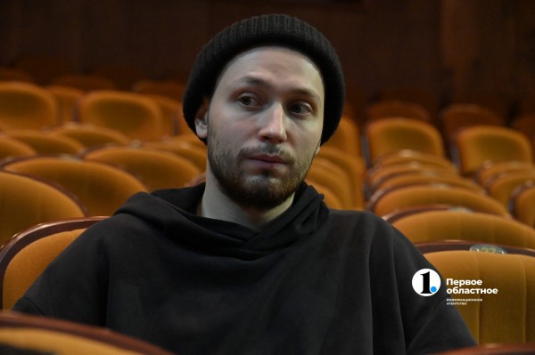 В Челябинском театре драмы поставили спектакль по мотивам «12 стульев» В Челябинском театре драмы поставили спектакль по мотивам «12 стульев»