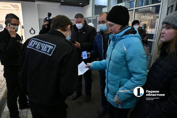 С паспортом или без? По каким правилам проверяют QR-коды в Челябинской области