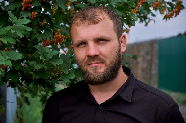 Священник из Челябинской области снял рок-клип для сына-музыканта