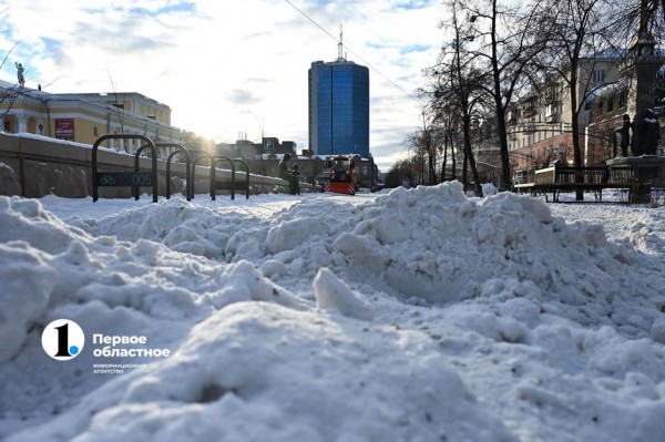 Челябинцы остались недовольны уборкой снега с дорог и тротуаров в городе