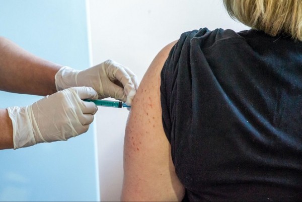 Челябинцы смогут сделать прививку от коронавируса в новогоднюю ночь