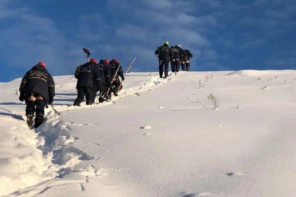 Угрожала лавина: огромную гору снега убрали с опасного склона на Южном Урале Угрожала лавина: огромную гору снега убрали с опасного склона на Южном Урале