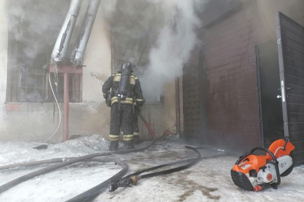 В цеху в Челябинске во время пожара погиб человек В цеху в Челябинске во время пожара погиб человек
