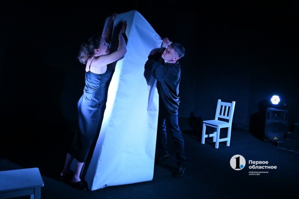 «Как было бы здорово, если бы ты умерла!» — в Челябинске состоялась премьера самой современной пьесы об отношениях «Как было бы здорово, если бы ты умерла!» — в Челябинске состоялась премьера самой современной пьесы об отношениях