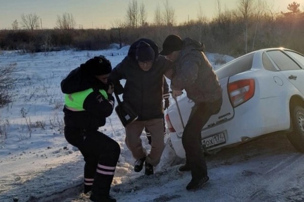 Автомобиль вылетел в кювет на трассе в Челябинской области