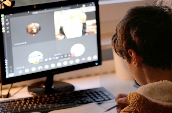 Школы Магнитогорска переходят на дистанционное обучение Школы Магнитогорска переходят на дистанционное обучение