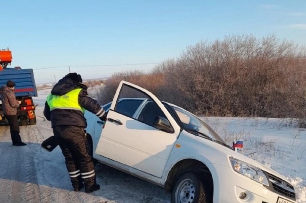 Автомобиль вылетел в кювет на трассе в Челябинской области