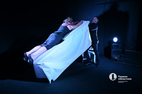 «Как было бы здорово, если бы ты умерла!» — в Челябинске состоялась премьера самой современной пьесы об отношениях «Как было бы здорово, если бы ты умерла!» — в Челябинске состоялась премьера самой современной пьесы об отношениях