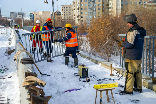 Этим летом в Челябинске планируют запустить движение по Ленинградскому мосту Этим летом в Челябинске планируют запустить движение по Ленинградскому мосту