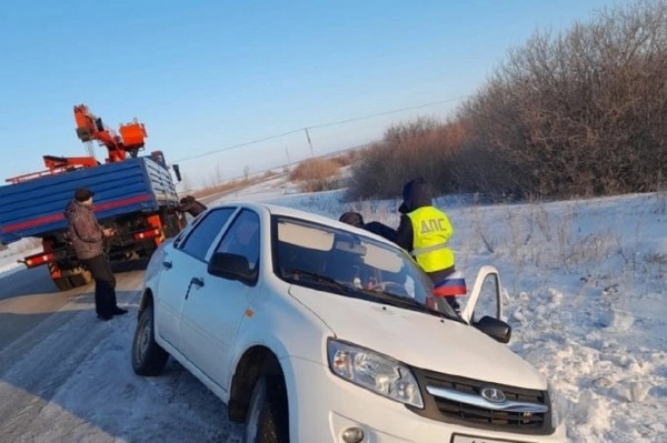 Автомобиль вылетел в кювет на трассе в Челябинской области