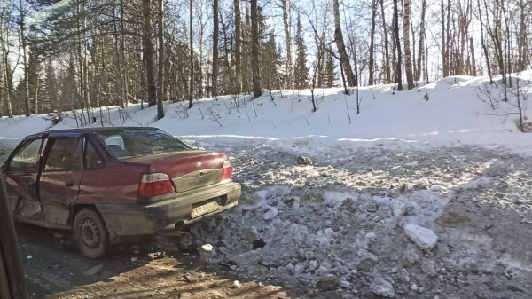 Две легковушки и фура столкнулись на трассе в Челябинской области