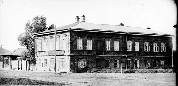 Бизнесмены восстановили старинный особняк в Челябинске, но здание пойдет с молотка