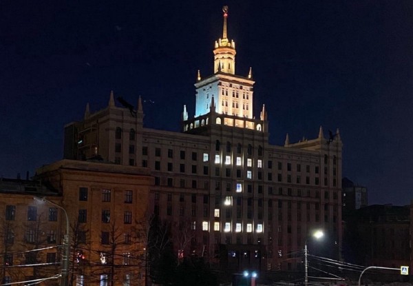 В окнах ЮУрГУ появился патриотичный символ Z В окнах ЮУрГУ появился патриотичный символ Z