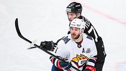 Хоккеисты «Металлурга» одержали победу над «Трактором» и вышли вперед в серии плей-офф Кубка Гагарина Хоккеисты «Металлурга» одержали победу над «Трактором» и вышли вперед в серии плей-офф Кубка Гагарина