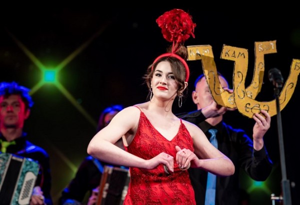 Челябинский фестиваль актерской песни зарядил зрителей позитивом