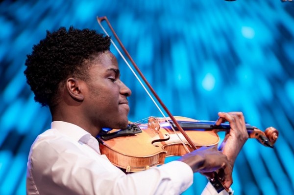 Челябинский фестиваль актерской песни зарядил зрителей позитивом