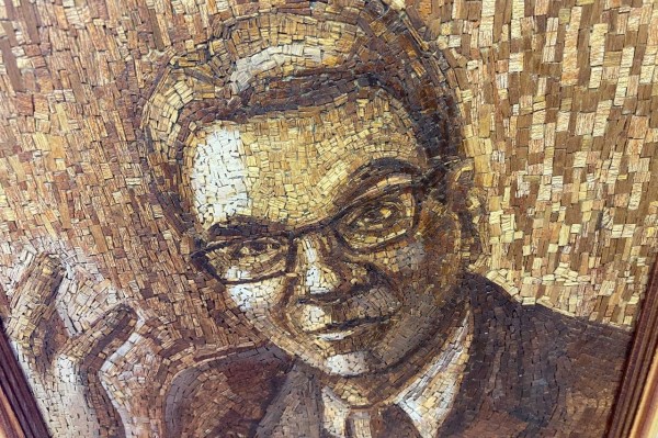 Фарфоровые розы и самоцветы из войлока: мастера из Челябинской области представили уникальные изделия Фарфоровые розы и самоцветы из войлока: мастера из Челябинской области представили уникальные изделия