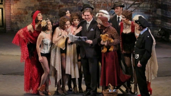 Маски, дистанция на сцене и исключение массовых сцен: как будут работать театры в Челябинской области? Маски, дистанция на сцене и исключение массовых сцен: как будут работать театры в Челябинской области?